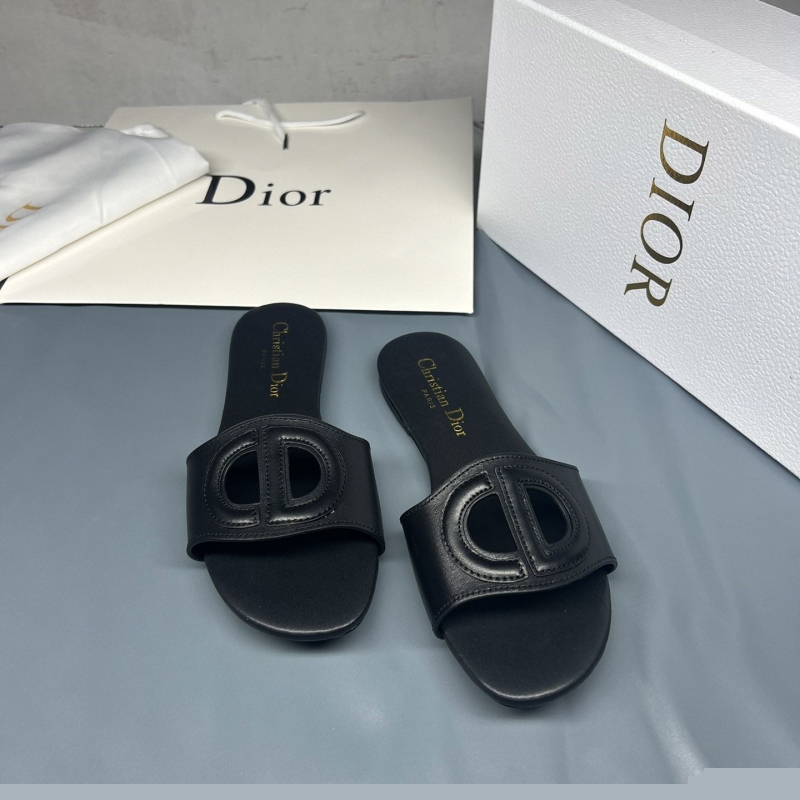ch**an D*or slippers